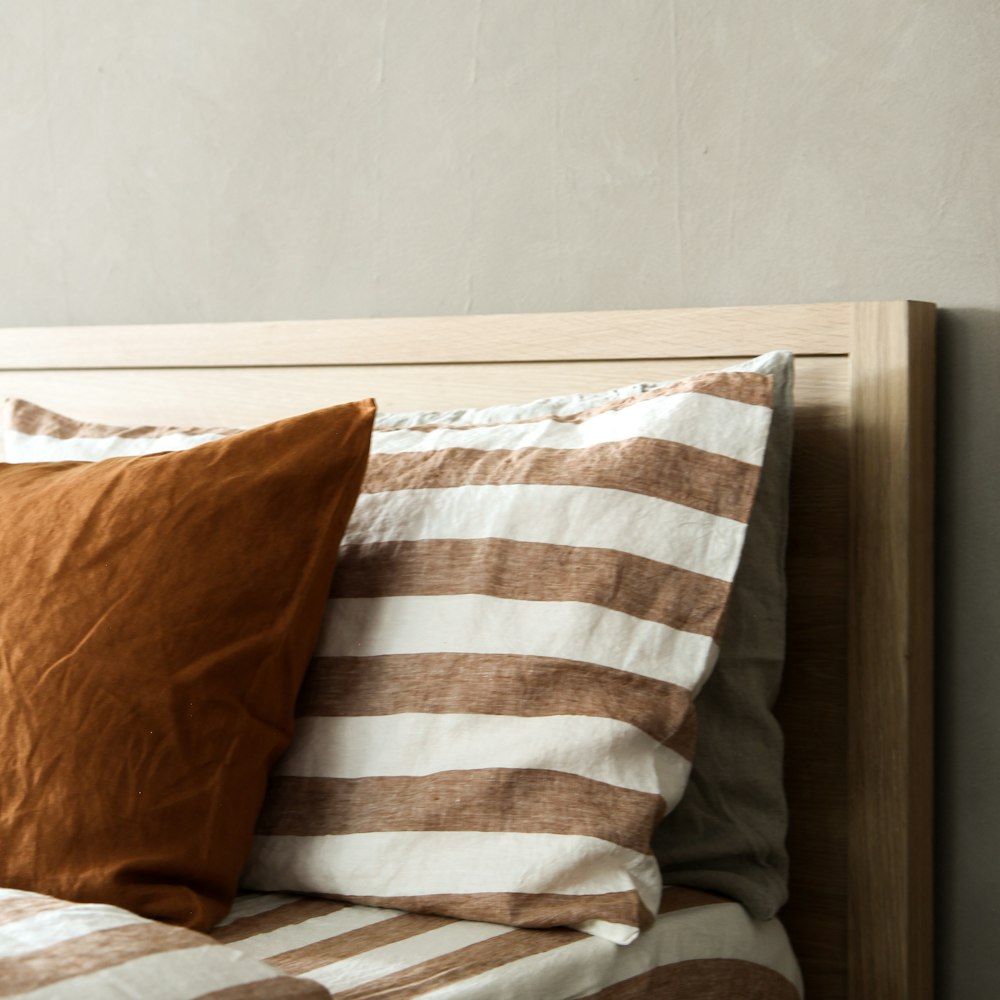 Vỏ gối tựa Linen Sọc